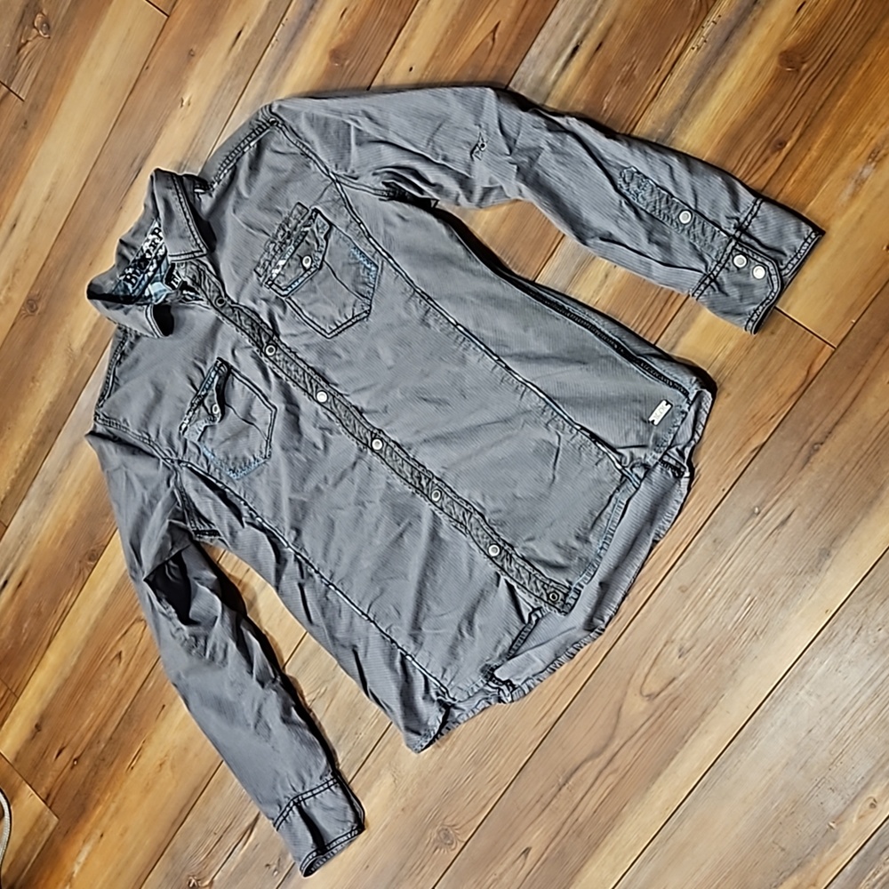 Bke snap buttondown